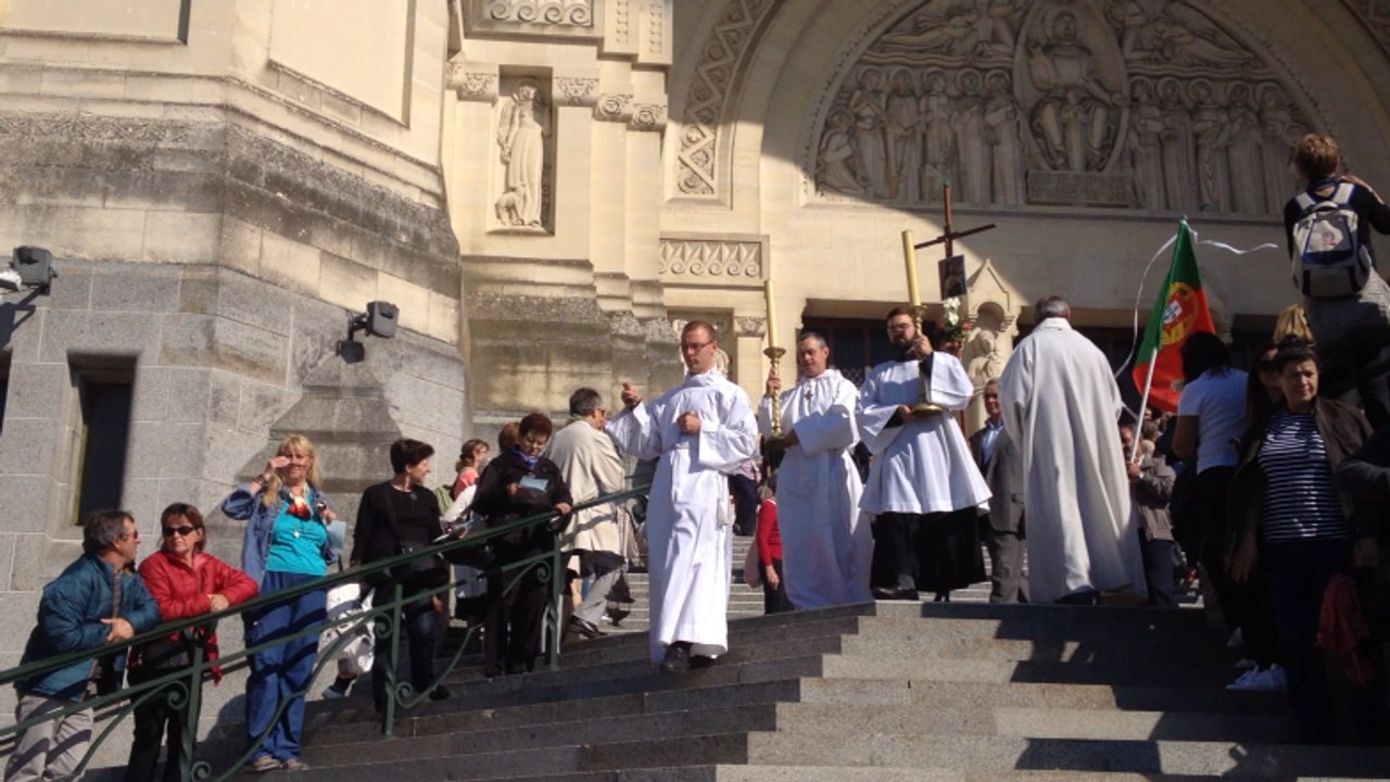 Procession des Fêtes thérésiennes à Lisieux