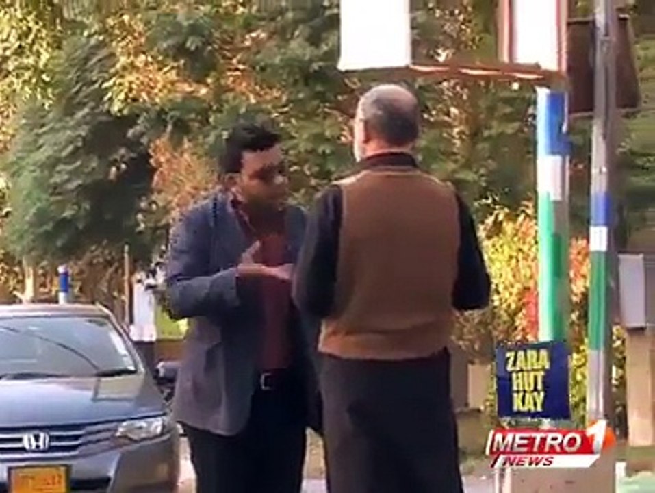 پاکستانیوں کا بھی مزاحیہ کپل دیکھیے