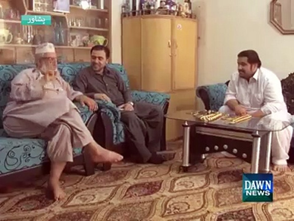پشاور میں سونے کی چلتی پھرتی دکان دیکهیں
