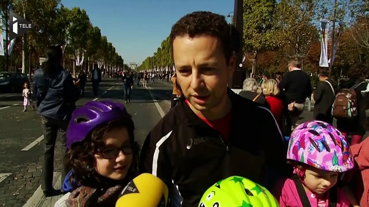 Paris sans voiture a attiré la foule des piétons