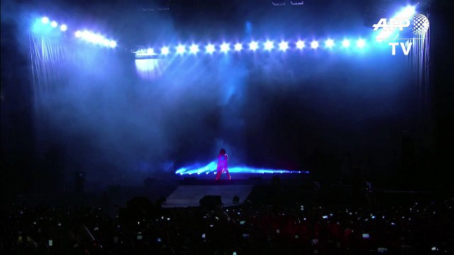 Rihanna performs at Rock in Rio