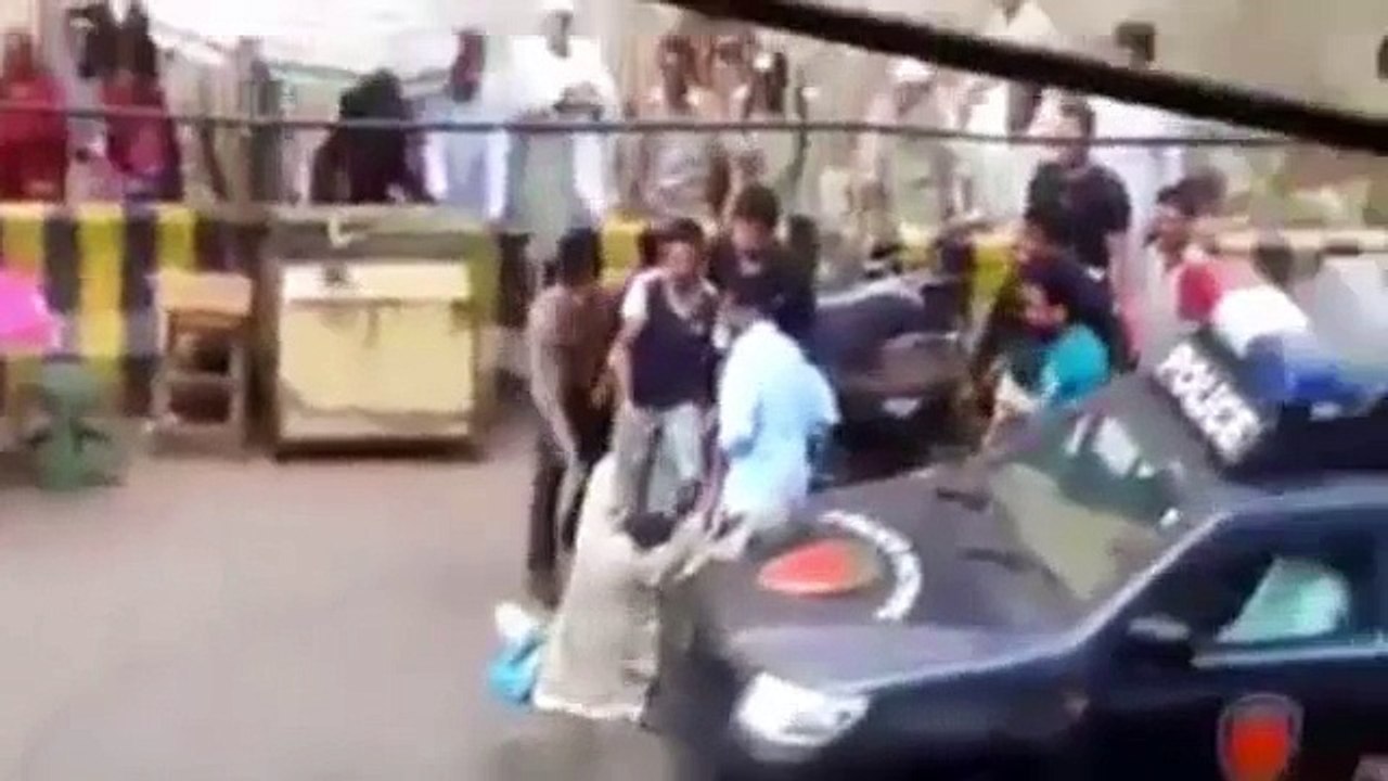 Cow escape and attack poor men - 2015