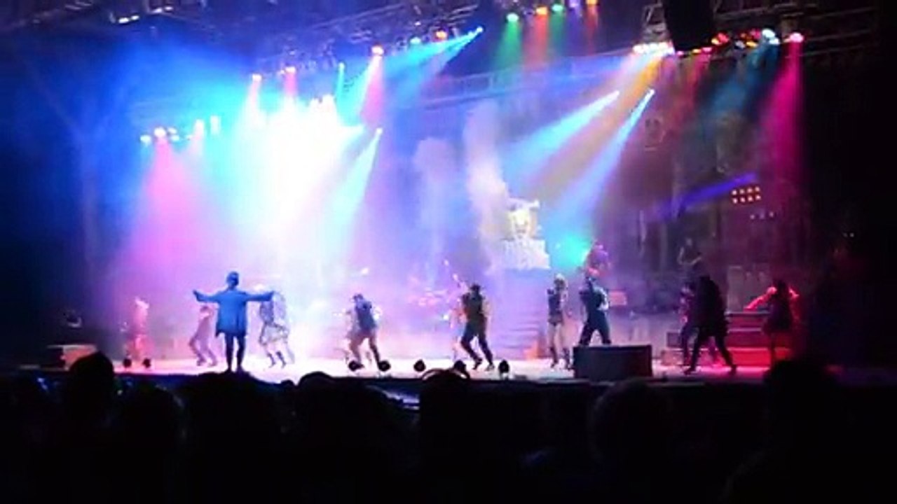 HAUNTED HOUSE walk through SCARY FUN! Six Flags Fiesta Texas