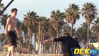 Güneş Kremi Sürmesini İstediği İnsanları Çukura Düşüren Adam