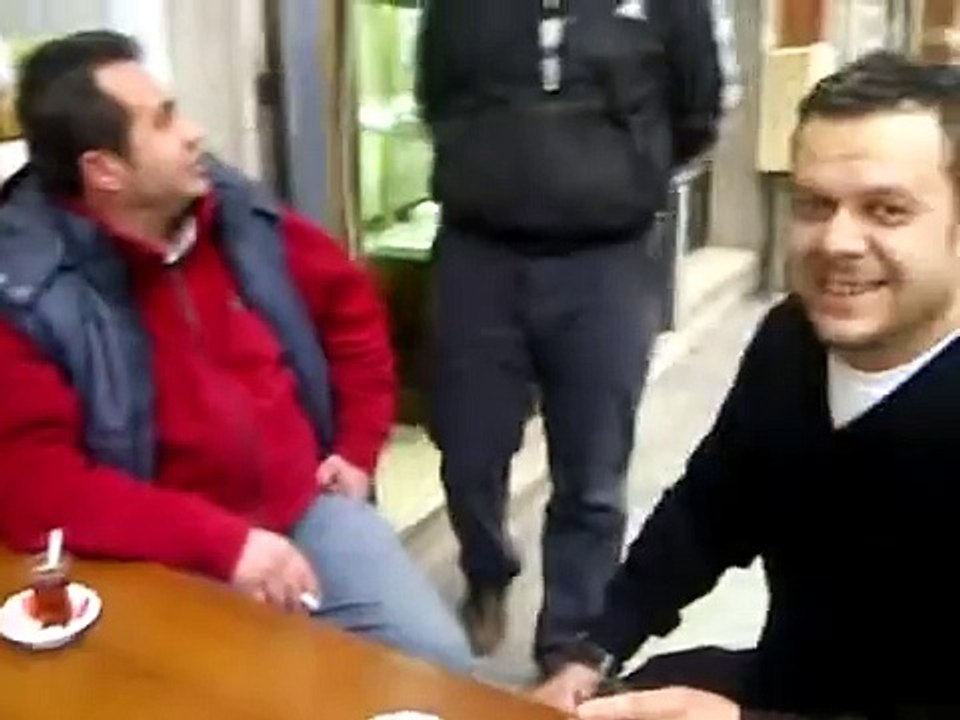 İki Tikli Adam Bir Araya Gelirse