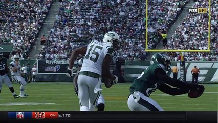 Eagles Walter Thurmond intercepts a tipped ball