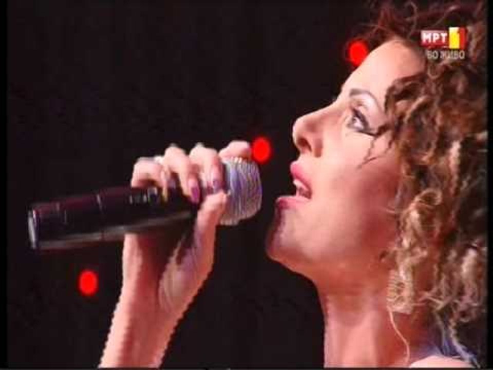 Suzana Gavazova - Zemi se (Folk Fest Valandovo 2015)