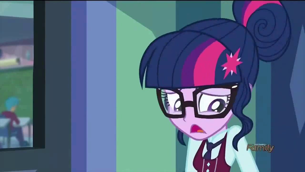 MLP_ Equestria Girls - Friendship Games - Hay algo más Afuera [Canción]