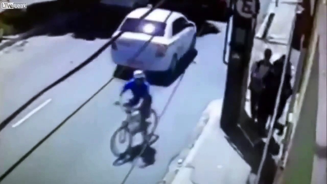 Instant karma for Phone Snatcher