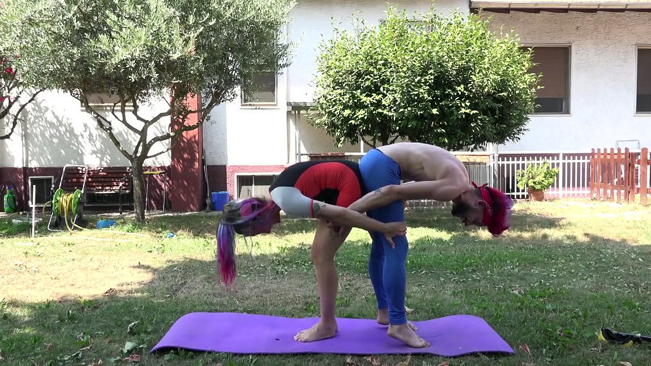 YOGA CHALLENGE FAIL SCHERZI DI COPPIA