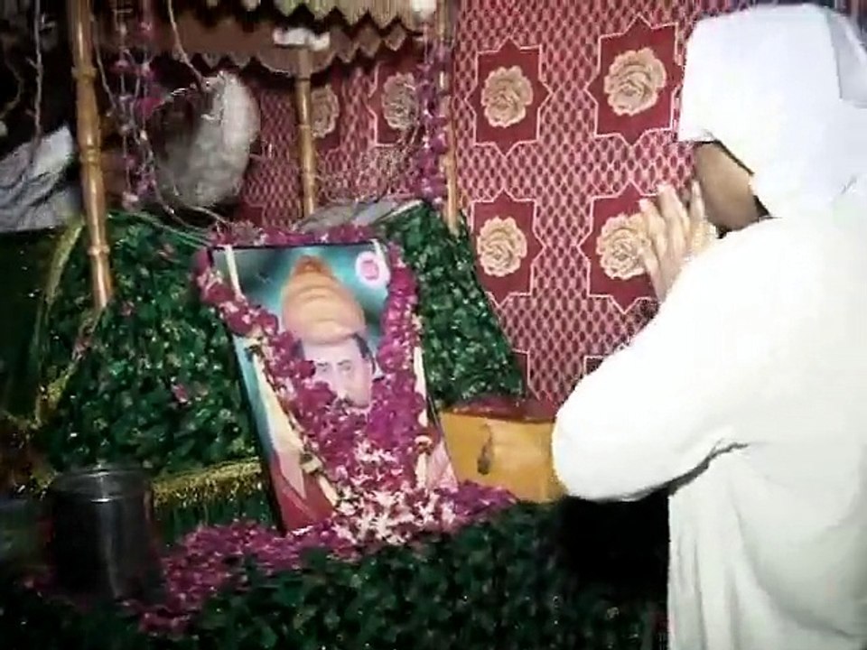 Pritam Parkash sings sain sanwalram sahib Bhajan @ SSR Varsi Mahautsav Machhko