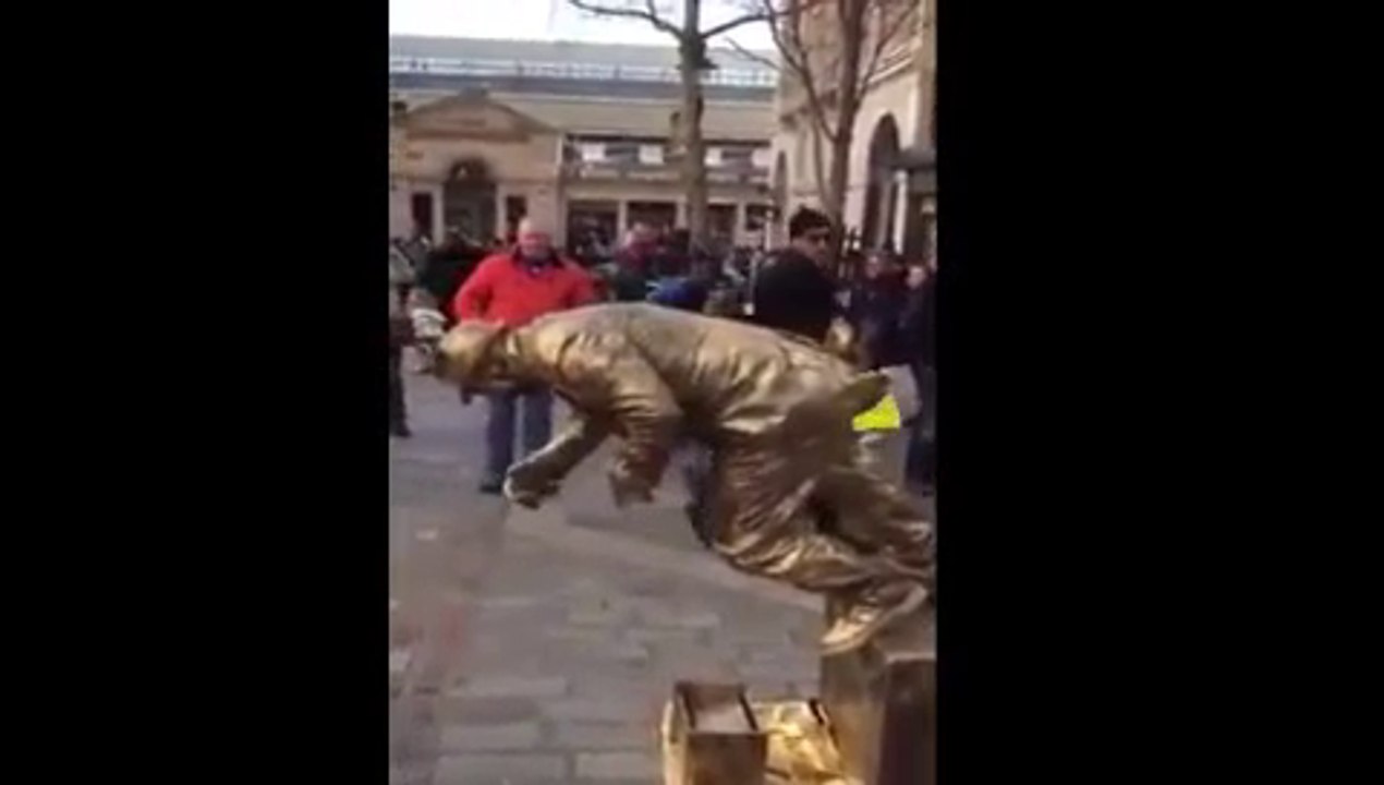 Amazing-Statue began to Walk