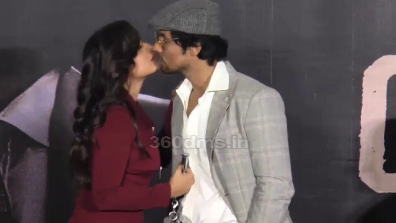 'Main Aur Charles' Trailer Launch : Randeep Hooda Lip Locks With Richa Chadda at Main Aur Charles