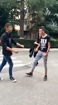 Un ado cherche les ennuis, et le regrette immédiatement !