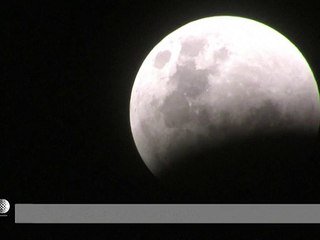 La "super Lune de sang" électrise la planète