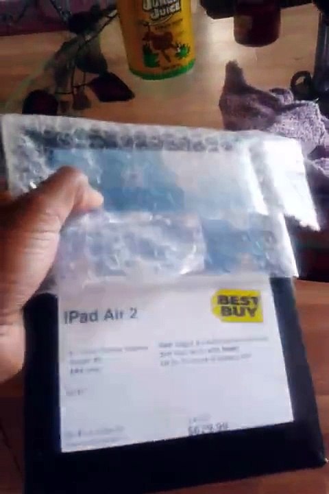 This guy buys a fake iPad online
