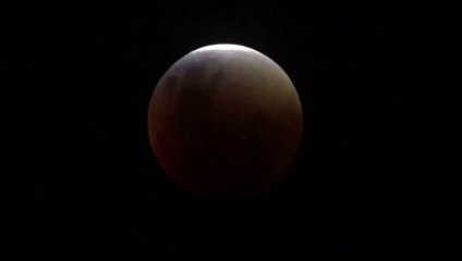 Eclipse totale : La Lune devient rouge