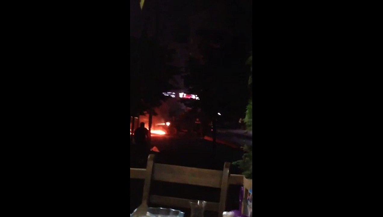 Eşşek Herifler ( Polisten molotofçulara )