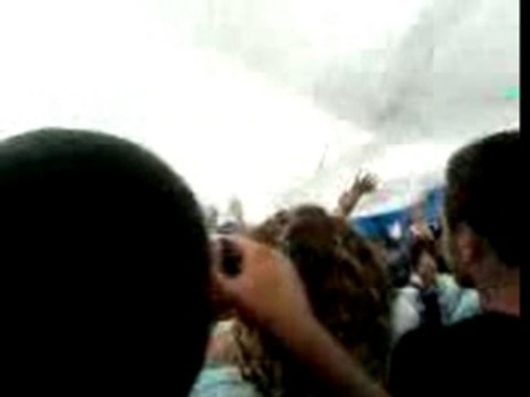 sous le tifo du virage nord au Vel'