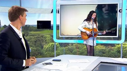 Alma Forrer chante "Comme Avant" sur le plateau de "La Voix est Libre", France 3 île de France