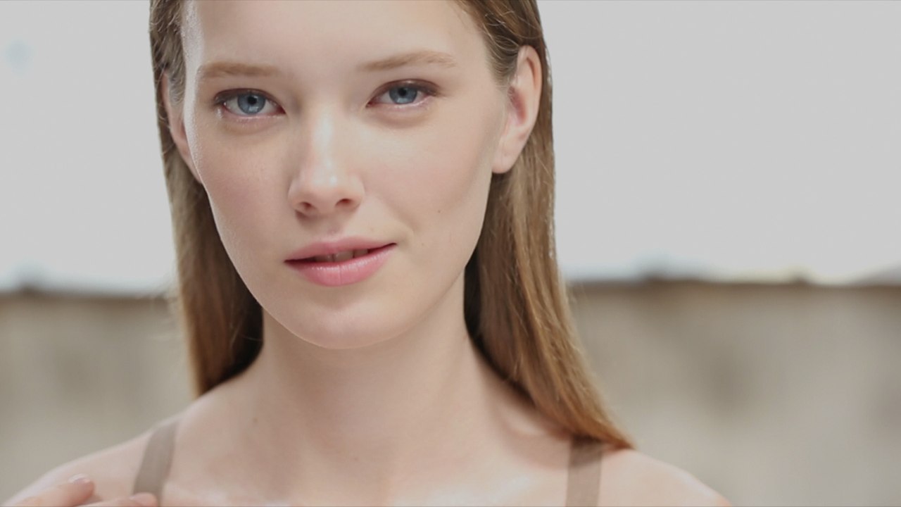 Quel look beauté nude matinal? Les conseils makeup de Vogue et Marc Jacobs Beauty