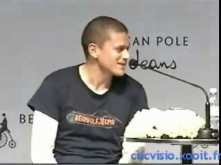 Michael SCOFIELD chante pour la corée