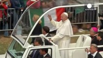 البابا يغادر الولايات المتحدة بعد قداس كبير في فيلادلفيا