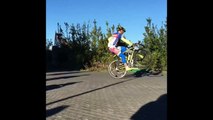 Peter Sagan and Vittorio Brumotti dancing on the bike (via Instagram Brumotti) (1)