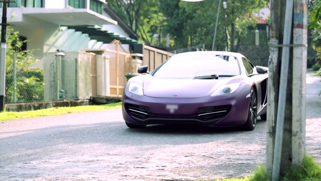 Un taxi UBER prend des passagers dans sa Supercar McLaren... Blague énorme