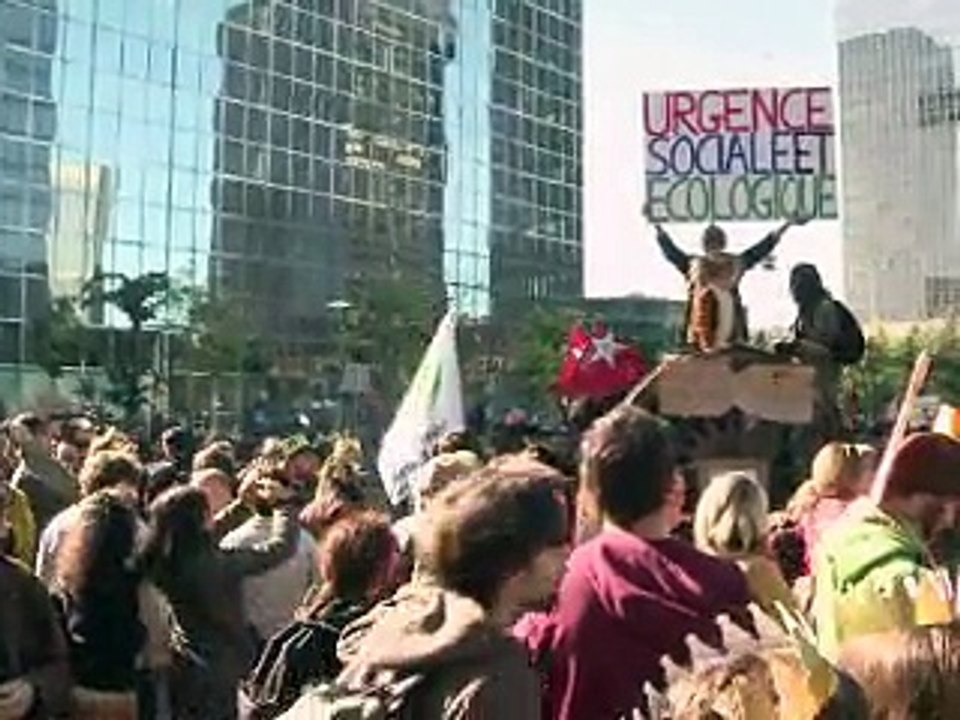 Violences à Rome lors de la première journée planétaire des "indignés", 70 blessés