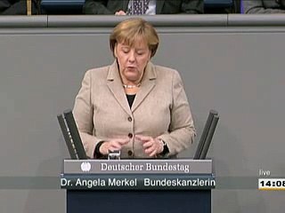 Les marchés font la tête, Merkel leur prédit "des années" de crise
