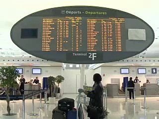 Aéroport de Roissy: recours inédit à des policiers, la grève continue vendredi