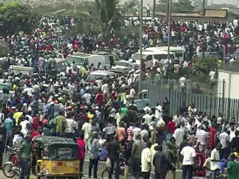 Nigeria: troisième jour de grève générale, l'activité pétrolière menacée