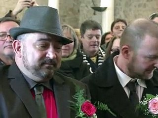 Deux hommes se "marient" pour réclamer la légalisation du mariage gay