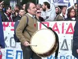 Grèce: 100.000 manifestants contre le plan de rigueur que les députés sont appelés à voter