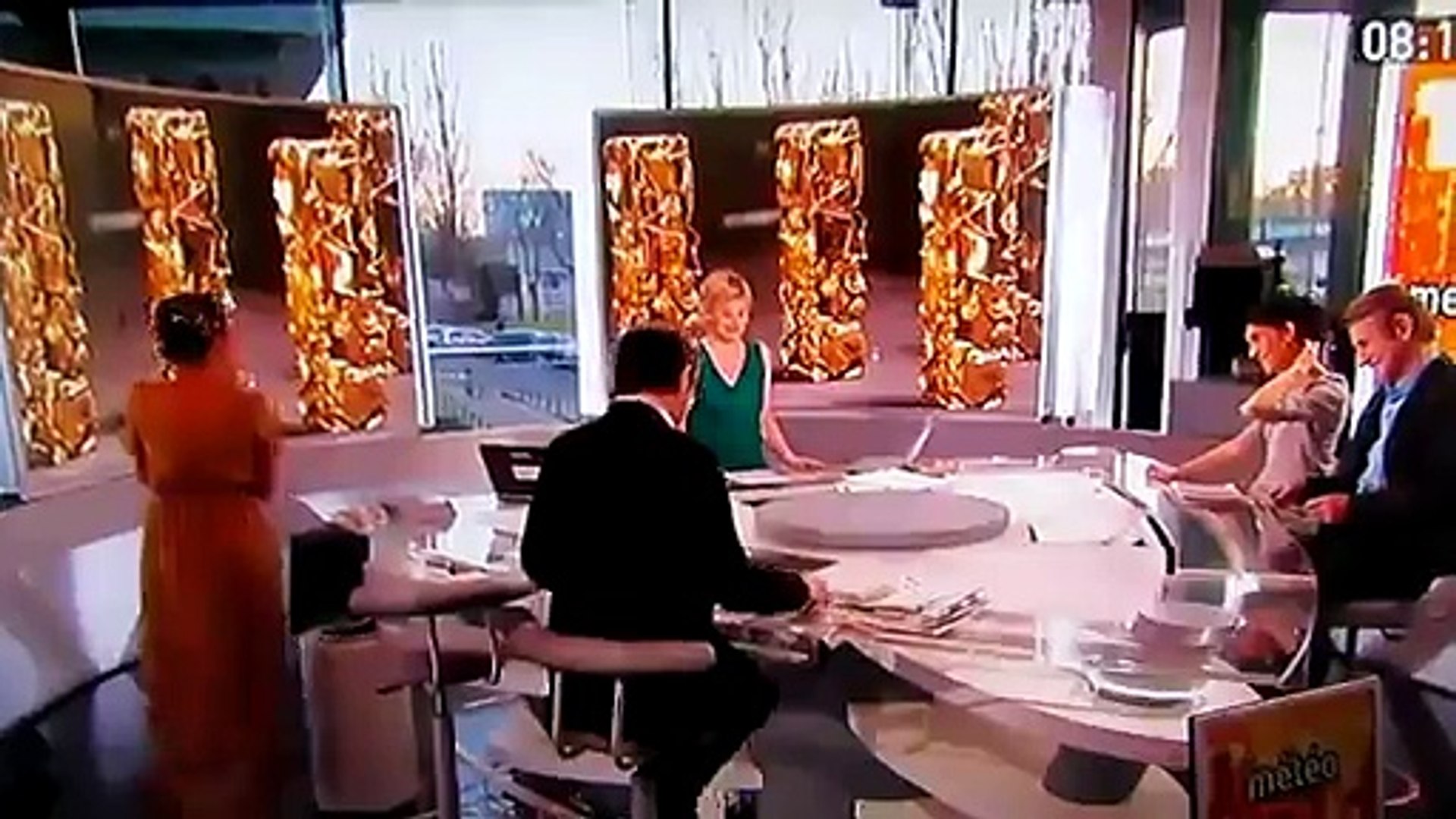 Miss Meteo Perd Sa Robe En Direct