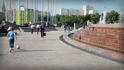 Elle arrache ses vêtements pour Poutine