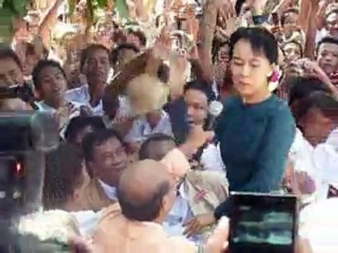 Birmanie: Aung San Suu Kyi salue la victoire du peuple , son parti dit avoir remporté 43 sièges,