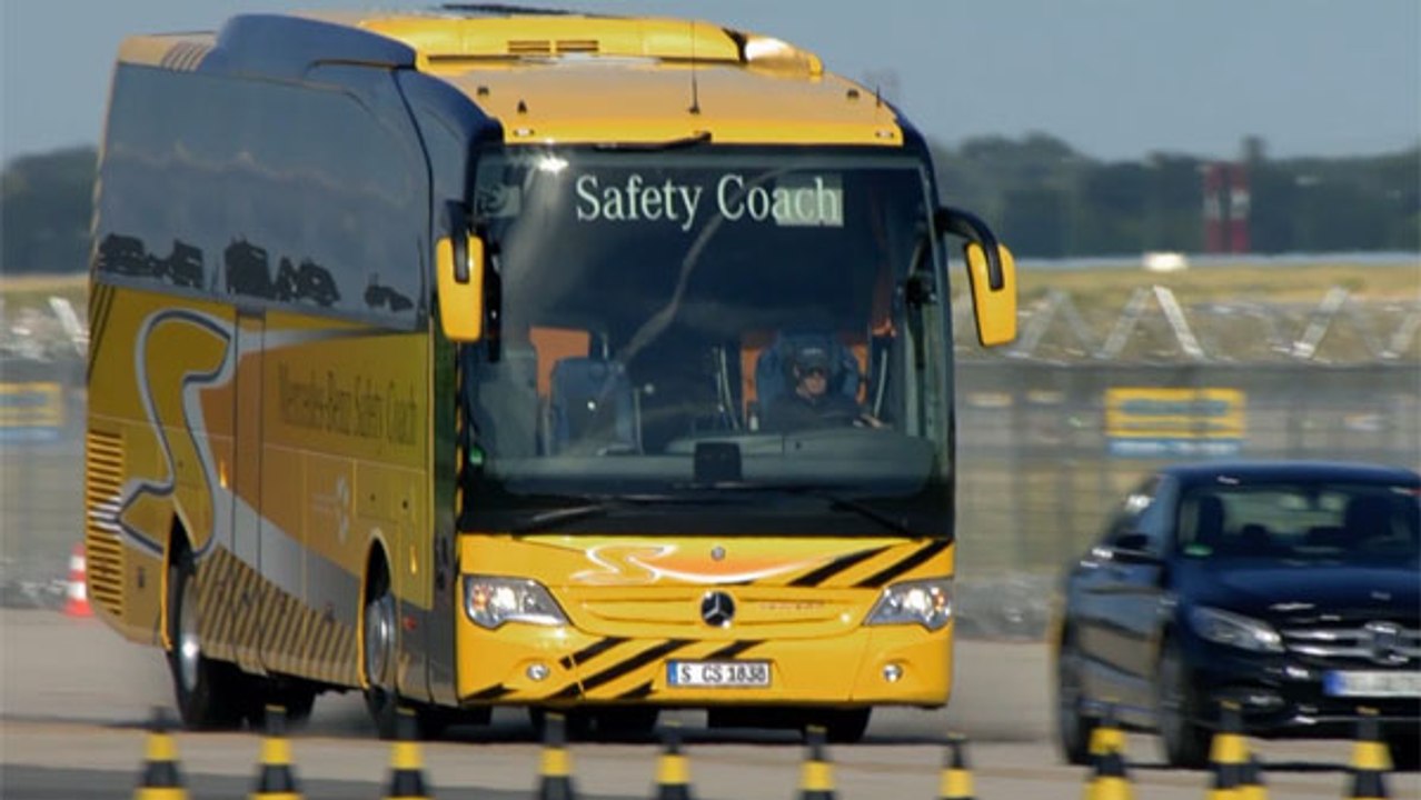 Mercedes Assistenzsysteme bei Bussen und LKW