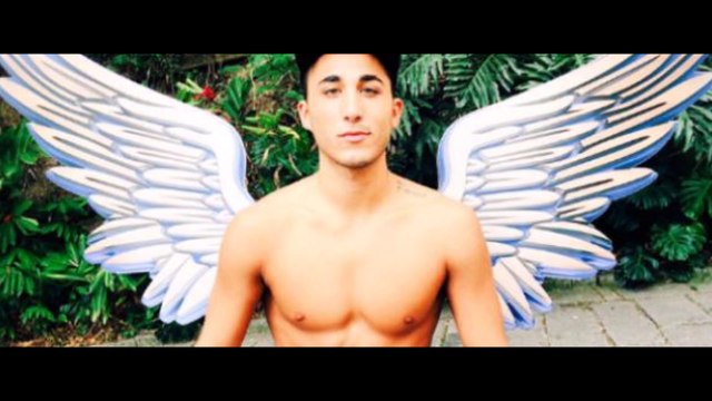 #LesVacancesDesAnges : Vivian fait son coming out, il est bien homosexuel