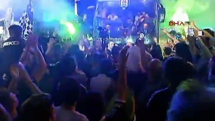 Beşiktaş'a Ümraniye'de coşkulu karşılama!