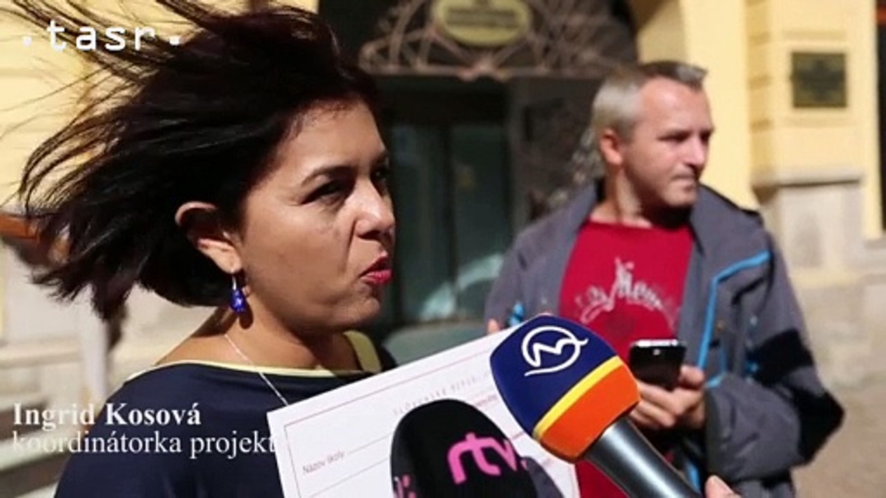 Aktivisti odovzdali Kotlebovi vysvedčenie najhoršieho žiaka v BBSK