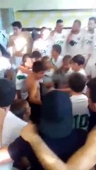 Dans le vestiaire après le coup sifflet final....