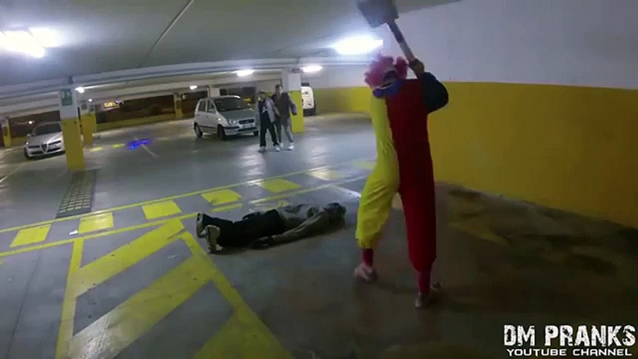 Scary Clown Prank - VideosMunch
