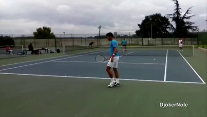 Novak Djokovic réussit un point de fou à l'entraînement - Belgrade 2015