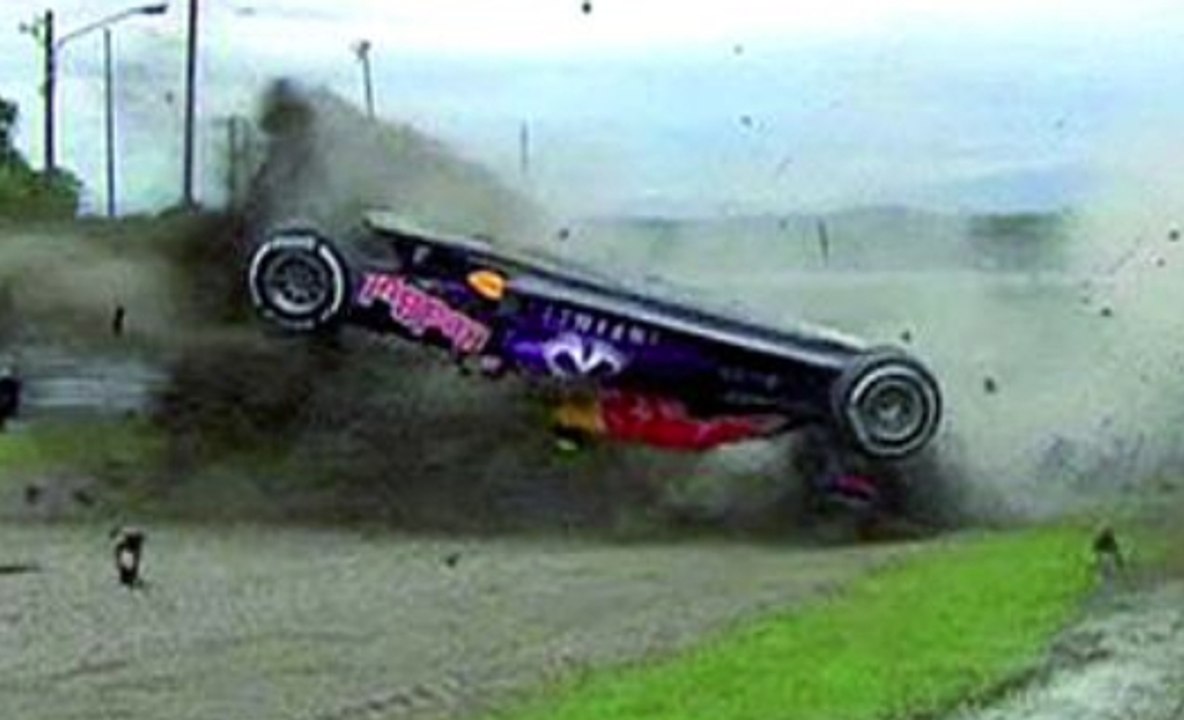 Le crash de Daniil Kvyat au Grand Prix F1 du Japon - ZAPPING AUTO DU 28/09/2015