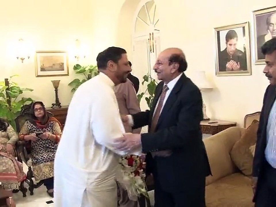 MINISTERS PARTY LEADERS AND BUREAUCRATS CALL ON CM SINDH TO PAY HIM EID GREETINGS     28.09.15