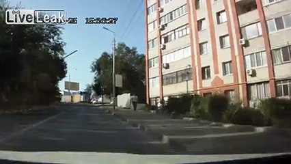 Грузовик перевозивший муку, из-за отказа тормозов врезался в дом