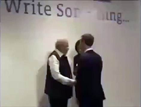 See What Indian PM Narendra Modi Did when Mark Zuckerberg came in Front of Camera ??