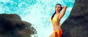 Alia bhatt kissing scene & bikini scene from the movie Student of the Year FULL HD